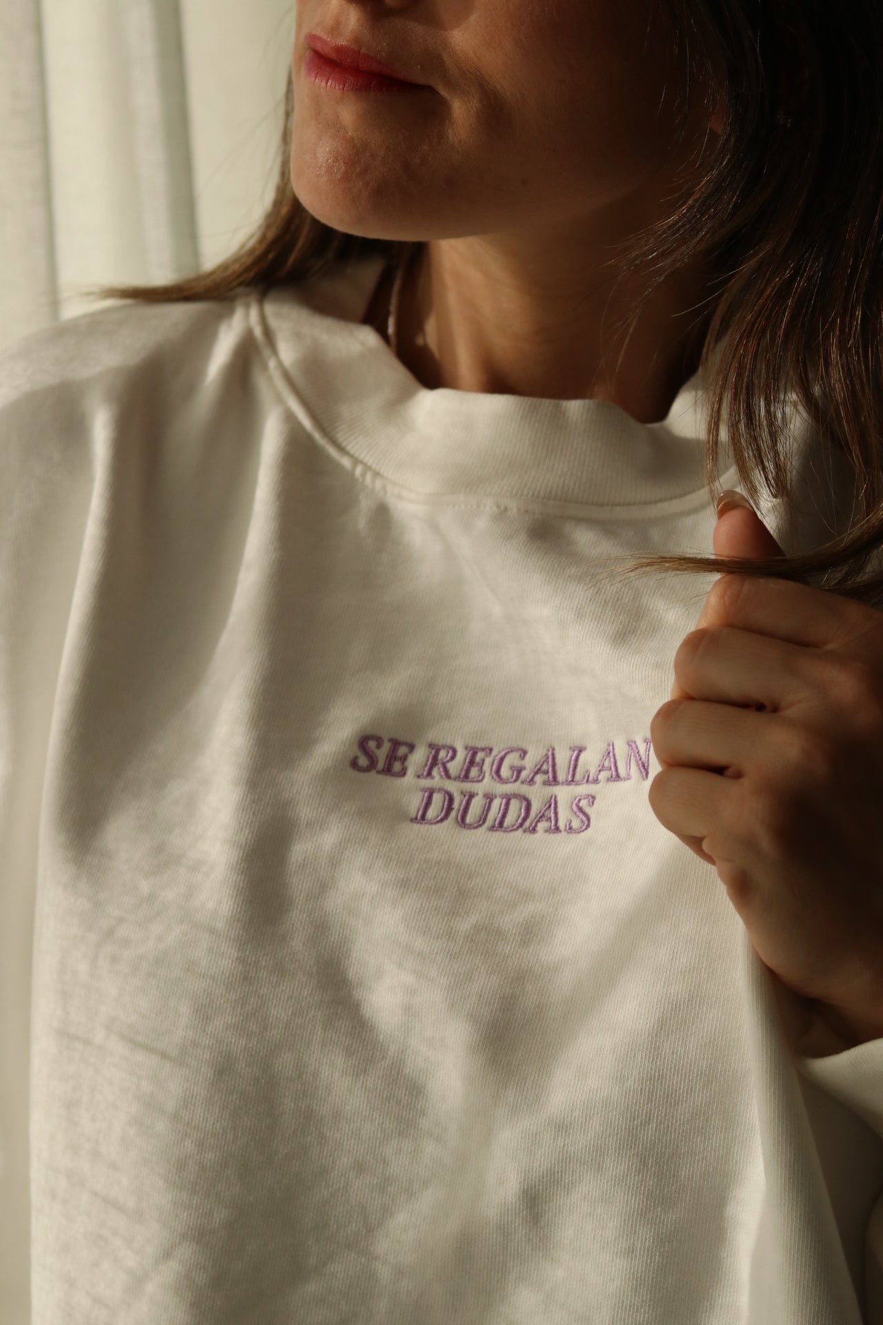 Sudadera Oversized Se Regalan Dudas - Sweatshirt con Mensaje - Tu Compañera de Reflexión - 100% Algodón